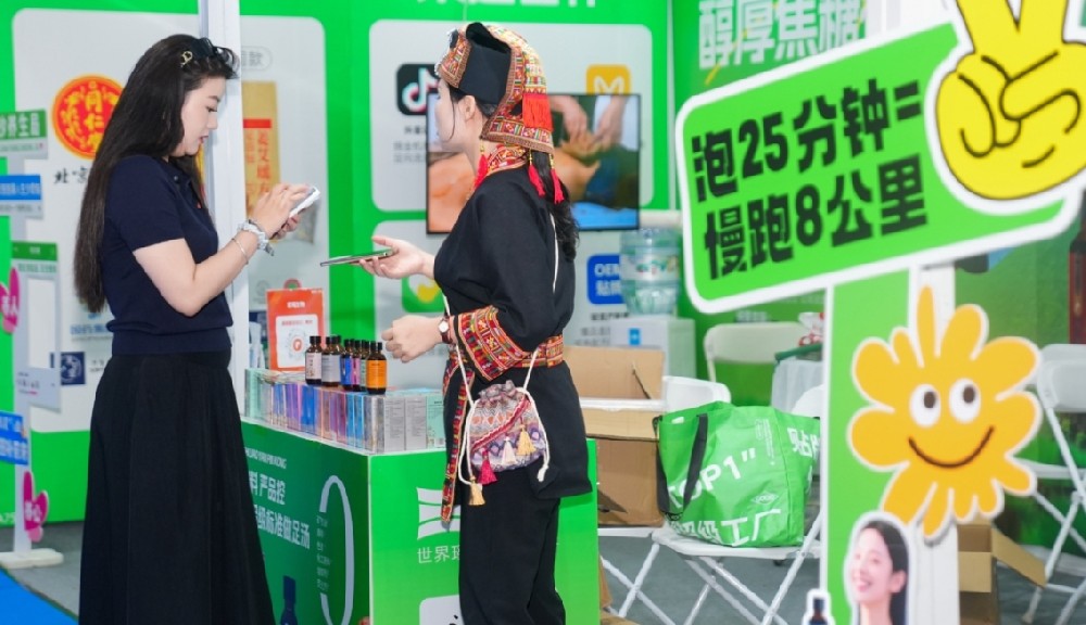 万人沸点会共鉴非遗魅力，宏瑶私域演绎民族健康之美